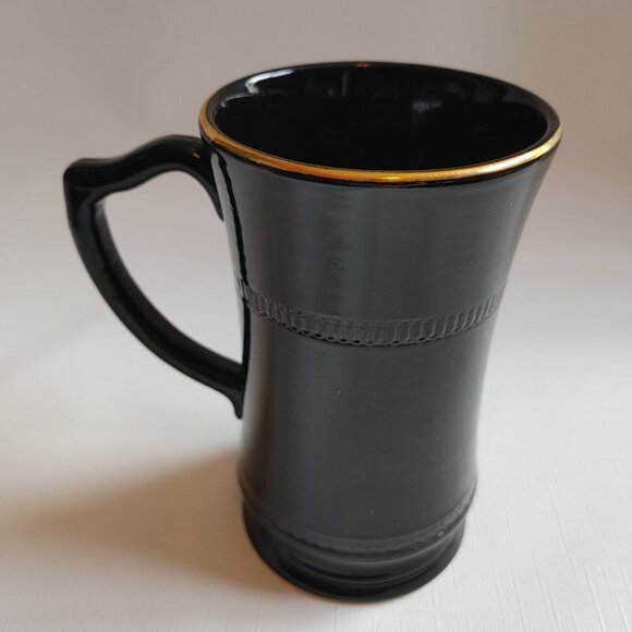 STUNNING Queen's University Stein with Gold Crest Logo Ceramic - Picture 4 of 7